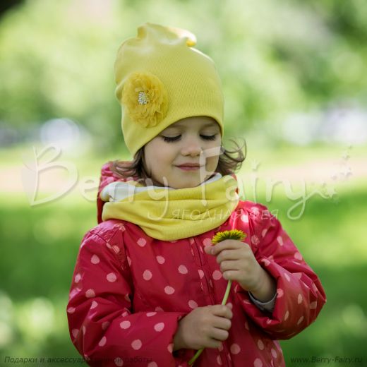 Купить Желтая шапка с цветком и желто-молочный снуд