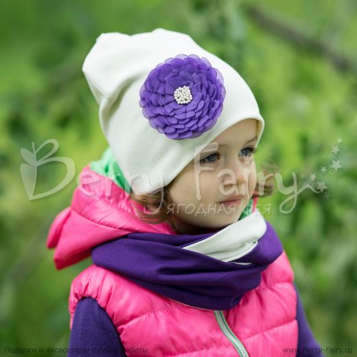 Купить Комплект Молочная шапка с цветком и фиолетово-молочный снуд